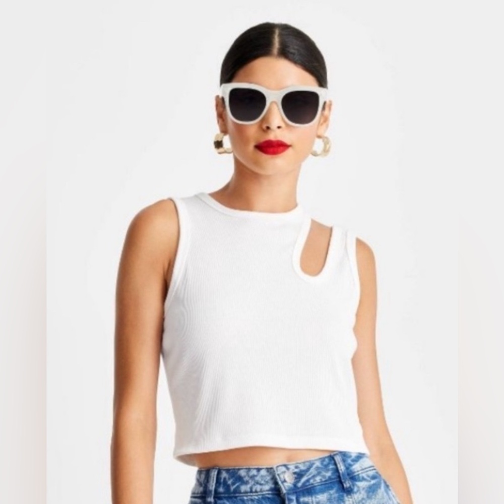 White crop tank Future collective by Kahlana Barfield
Brown XS. Tic tok